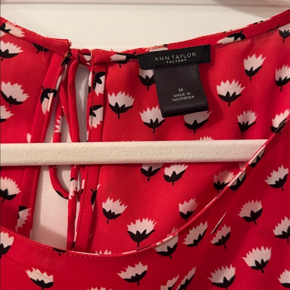 Ann Taylor Factory top w pleated wrists, Medium - Picture 5 of 6